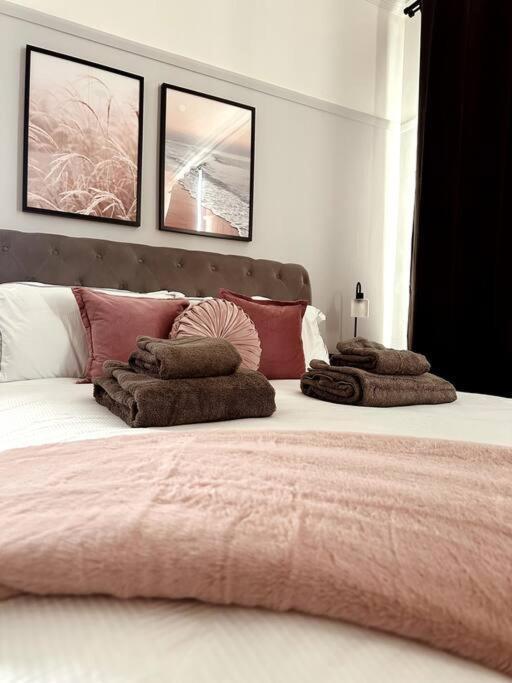 The Retreat - Large Luxury Apartment, Two Mins From Beach 본머스 외부 사진
