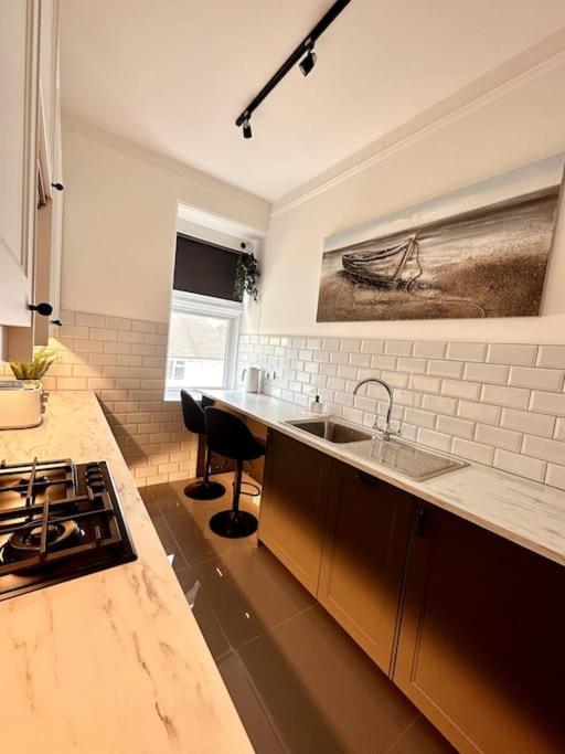 The Retreat - Large Luxury Apartment, Two Mins From Beach 본머스 외부 사진