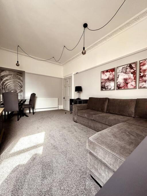 The Retreat - Large Luxury Apartment, Two Mins From Beach 본머스 외부 사진