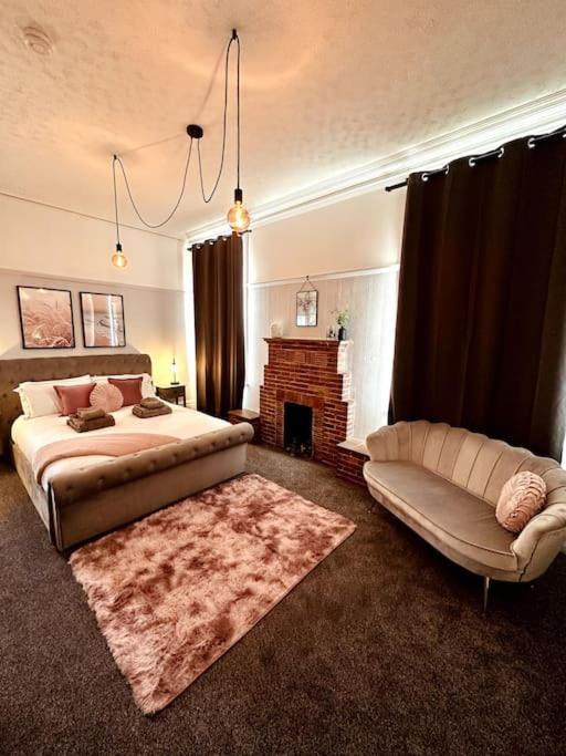 The Retreat - Large Luxury Apartment, Two Mins From Beach 본머스 외부 사진