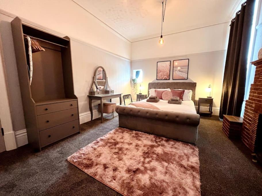 The Retreat - Large Luxury Apartment, Two Mins From Beach 본머스 외부 사진