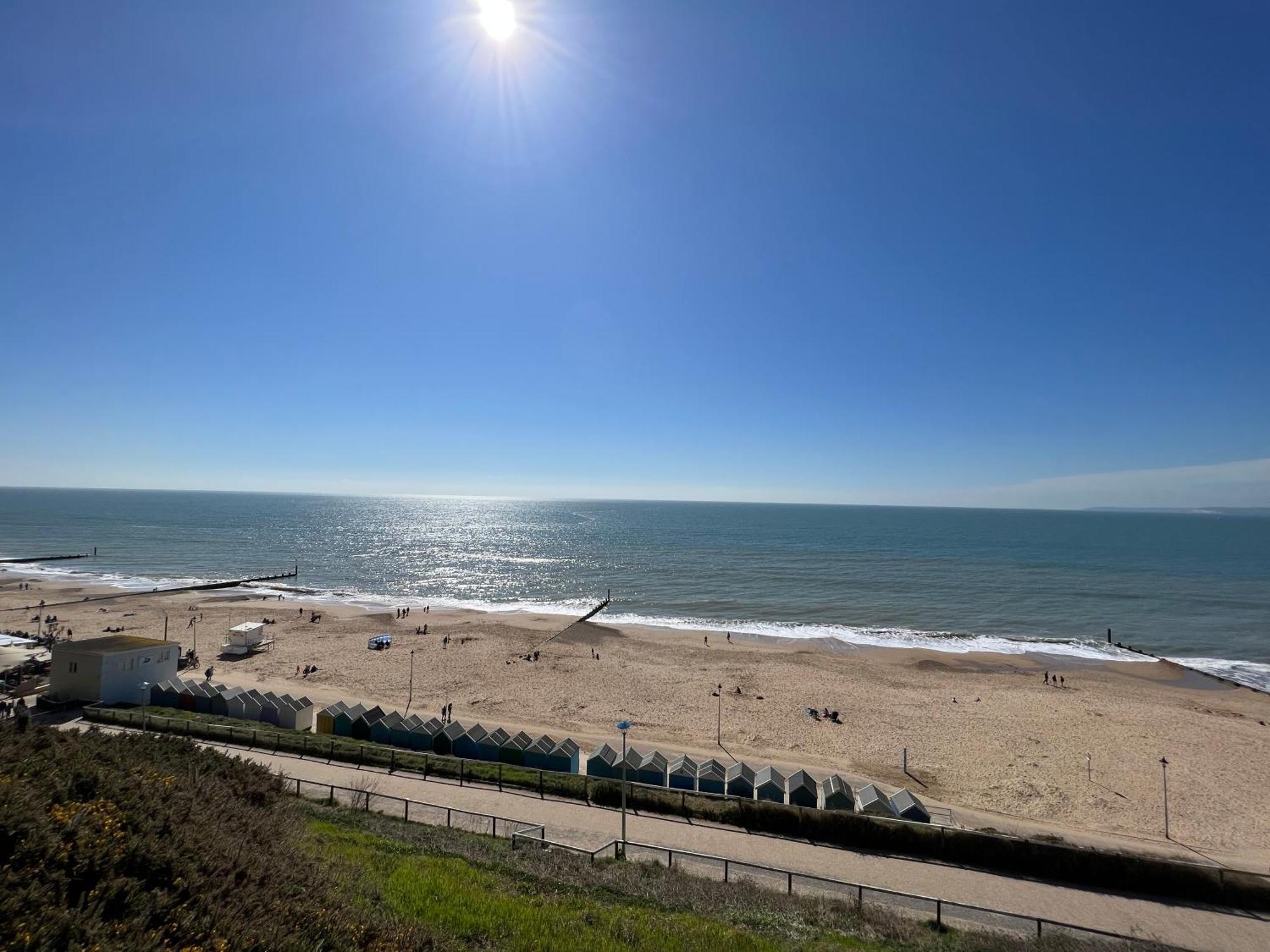 The Retreat - Large Luxury Apartment, Two Mins From Beach 본머스 외부 사진